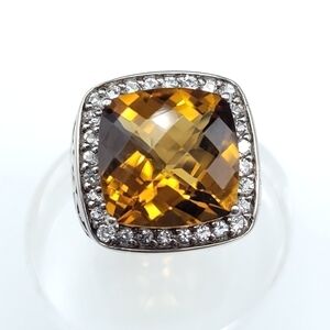 𝅺10.5 carat Honey Topaz ring